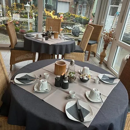 Zur Wasserburg 3*