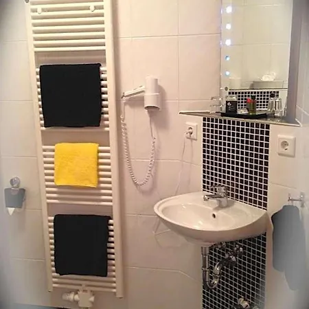 Zur Wasserburg Hotel 3*
