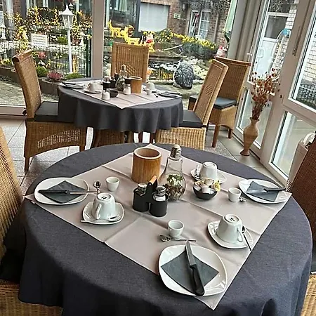 Hotel Zur Wasserburg 3*