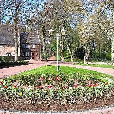 Hotel Zur Wasserburg 3*