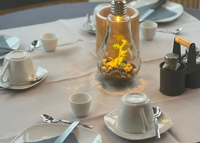 Zur Wasserburg Otel 3*