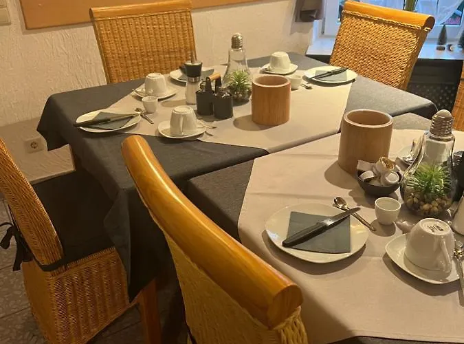 Zur Wasserburg Hotel